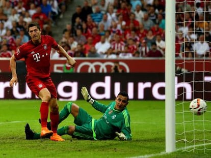 Lewandowski marca el gol del Bayern.