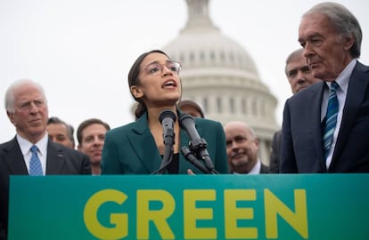 Alexandria Ocasio-Cortez, este jueves, durante la presentación del 'New Green Deal'.