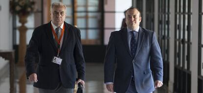 El interventor en Almería, Juan José Castillo (izquierda) y el presidente de la comisión Julio Díaz.