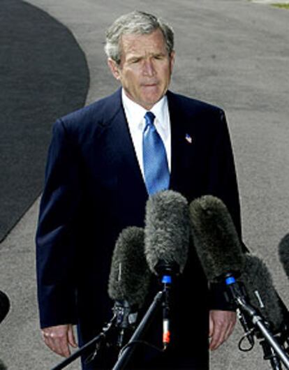 El presidente George Bush se dirige a la prensa, ayer en Washington.