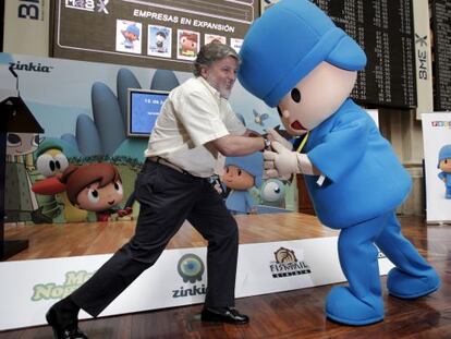 José María Castillejo, presidente de Zinkia, con un muñeco de Pocoyó