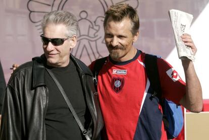 Viggo Mortensen, izquierda, con una camiseta del San Lorenzo, y el director David Cronenberg.