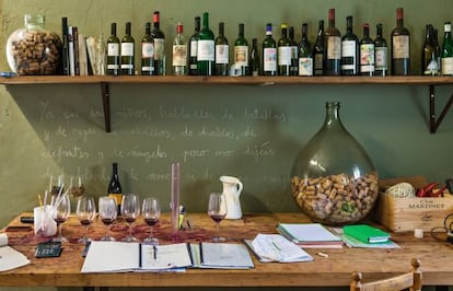 De la mano de José Luis Pérez, Clos Martinet fue uno de los primeros vinos de la revolución de 1989. En la imagen, un detalle de su bodega.