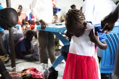 Cuando se cumplen cinco años del estallido del conflicto en Sudán del Sur, 15.000 niños continúan desaparecidos o separados de sus familias. Más de cuatro millones de personas, la mayoría de ellas niños, se han visto desarraigadas debido a los combates. Desde que comenzó la guerra, Unicef y sus aliados han reunido a cerca de 6.000 niños con sus padres o cuidadores.