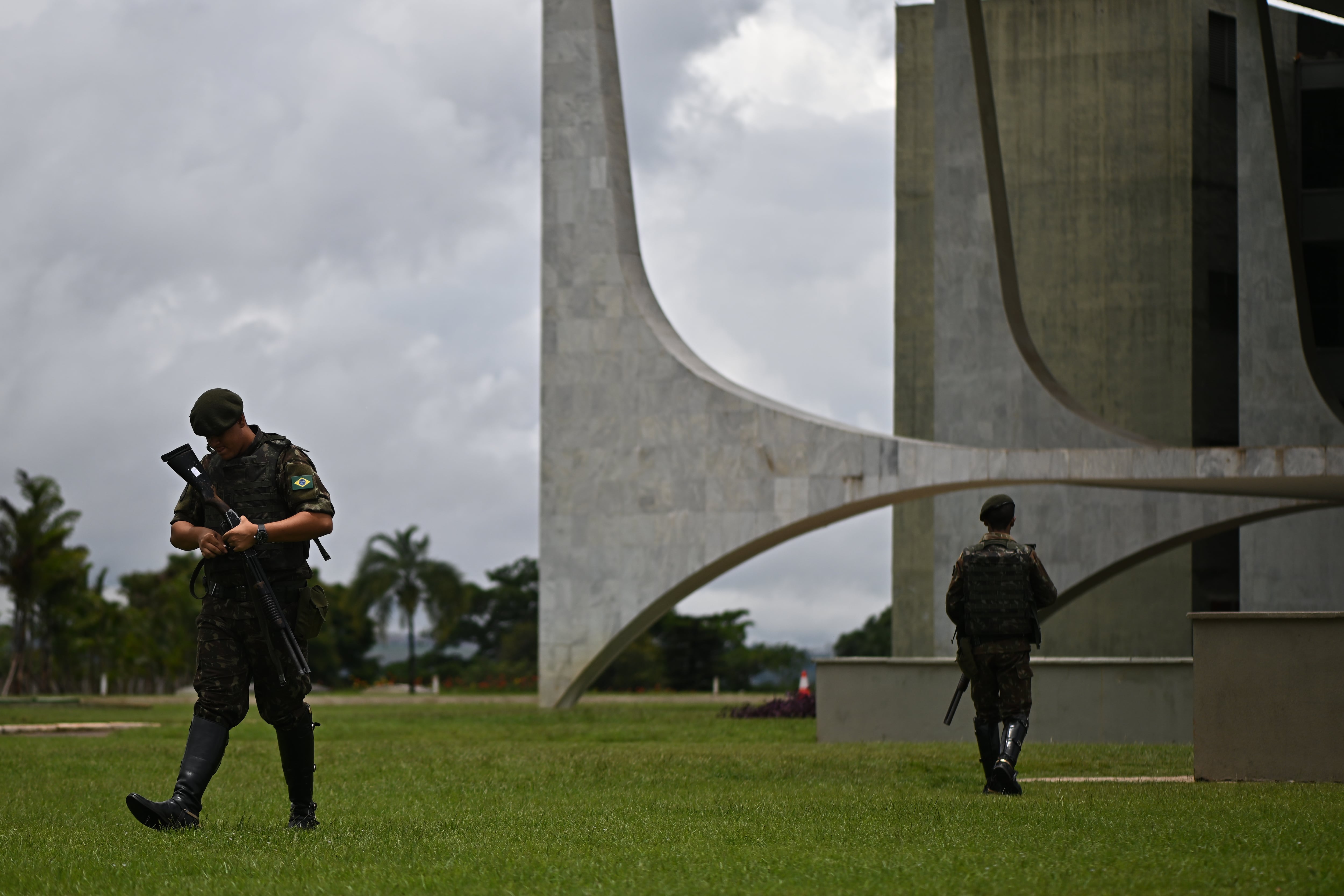 Brasil detiene a un ex alto cargo de Bolsonaro y a cuatro militares acusados de intentar asesinar a Lula en 2022 