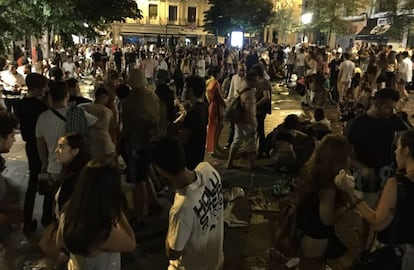 Botellón esta madrugada en la plaza de Chueca.