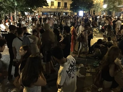 Botellón esta madrugada en la plaza de Chueca.