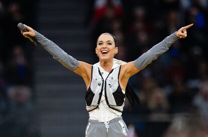 Katy Perry actúa durante la ceremonia de apertura de los Juegos Invictus 2025 en el BC Place el 8 de febrero 2025 en Vancouver.