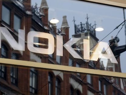 En la imagen, el logo de la compa&ntilde;ia Nokia en una de sus tiendas en Helsinki.