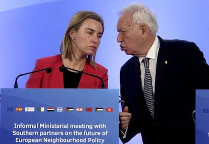 L'alta comissionada de la Unió Europea per a Afers Exteriors, Federica Mogherini, i el ministre espanyol d'Afers Exteriors, José Manuel García-Margallo, aquest dilluns a Barcelona.