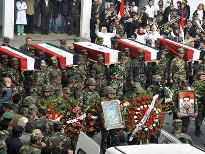 Funeral por soldados sirios en Damasco ayer, en una fotografía difundida por la agencia oficial siria de noticias, SANA.