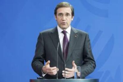 El primer ministro de Portugal, Pedro Passos Coelho, da una rueda de prensa en la sede de la Cancillería en Berlín, Alemania. EFE/Archivo