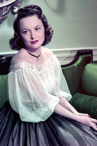 Olivia de Havilland también pasará a la historia por haber puesto contra las cuerdas a los estudios Warner, en un juicio histórico en el que consiguió el derecho de los actores a rechazar un papel sin sufrir represalias y a controlar sus carreras.