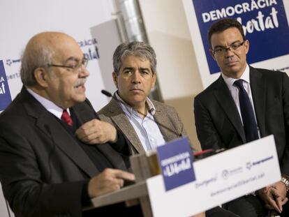 Joan Iglesias (dreta), amb els exconsellers Mas-Colell i Homs.