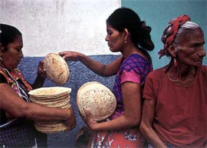 Fotografa <i>Vendedoras de tortillas,</i> en Juchitn, Mxico, 1996, de David Alan Harvey