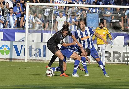 Jugada correspondiente al partido jugado por Alavés y Sabadell, en Vitoria.