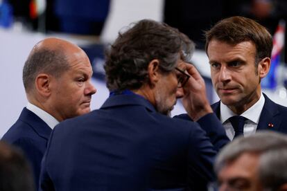 El canciller alemán, Olaf Scholz (izquierda) y el presidente francés, Emmanuel Macron, en la cumbre de la OTAN en Madrid.