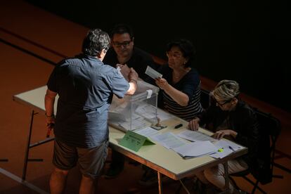 Votaciones en un colegio electoral de Barcelona durante las pasadas elecciones municipales.