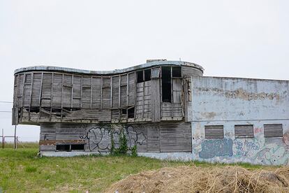 Las obras de este edificio ideado por un arquitecto húngaro que huyó de los nazis comenzaron en 1947 y se prolongaron durante más de un año.