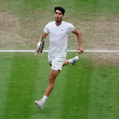 Tennis - Wimbledon - All England Lawn Tennis and Croquet Club, London, Britain - July 9, 2024 Spain's Carlos Alcaraz reacts during his quarter final match against Tommy Paul of the U.S. REUTERS/Isabel Infantes