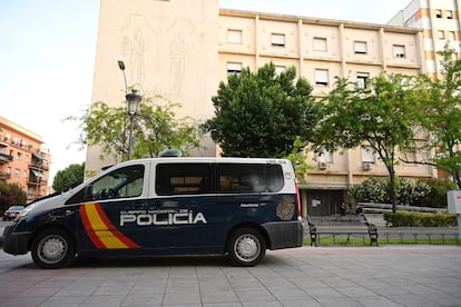 Un coche de la Policía Nacional en Badajoz, en una foto de archivo.