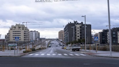 Entrada a El Cañaveral, el barrio más nuevo de Madrid, por la Avenida Miguel Delibes.