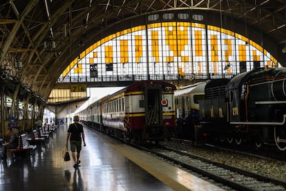 El interior de la estación de tren Hua Lamphong, en Bangkok.