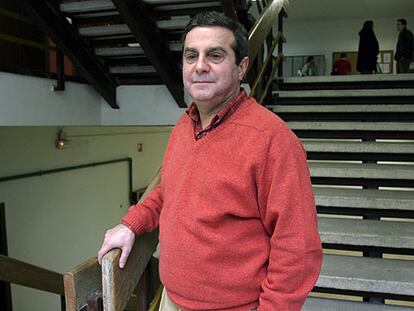 Luis Carrasco, ayer en el Centro de Biología Molecular Severo Ochoa, de Madrid.