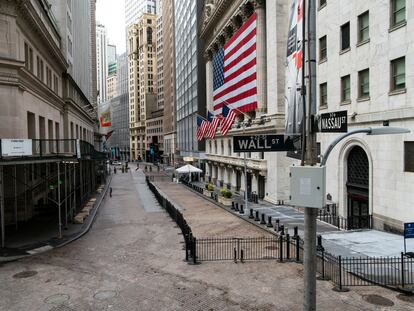 Vista general de la zona de Wall Street,  casi desierta, el tres de abril.