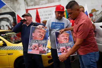 Trabajadores de construcción sindicalizados protestan en contra de las declaraciones de Trump, el 23 de diciembre en Ciudad de Panamá.