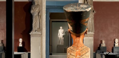 El busto de Nefertiti en el Neues Museum de Berlín.