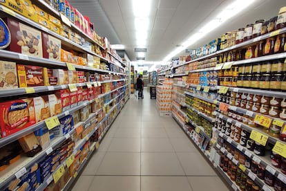 Estanterías de un supermercado en Sevilla, el pasado octubre.