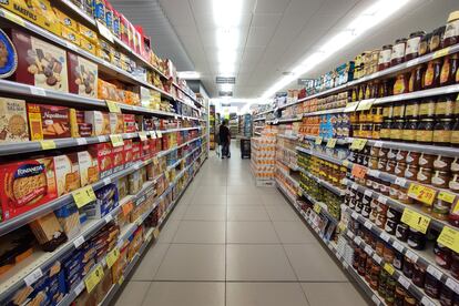 Estanterías de un supermercado en Sevilla, el pasado octubre.