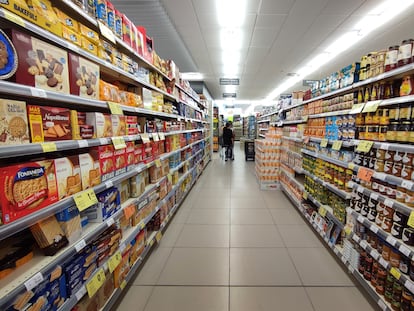 Estanterías de un supermercado en Sevilla, el pasado octubre.