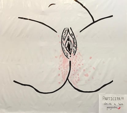 Pancarta participativa en la exposición sobre la menstruación de las estudiantes Tania Gándara, Iria Junco, Sonia Leiro, Iria Liñares y Ana Mella