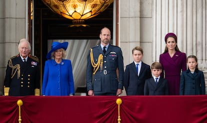 Reyes Carlos III y Camila junto a los príncipes de Gales, Guillermo y Kate Middleton