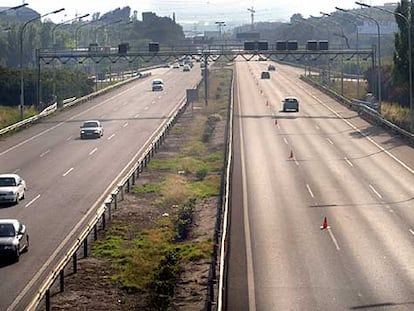 La autopista de entrada a Barcelona, a la altura de Sant Joan Despí, ayer sobre las siete de la tarde.