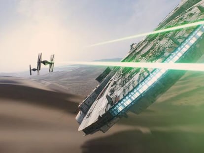 El 'Halcón Milenario', en un fotograma de 'Star Wars. El despertar de la Fuerza'.