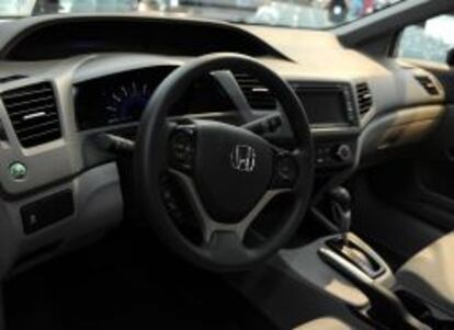 Cuatro fabricantes japoneses de vehículos, Toyota, Nissan, Honda y Mazda, deberán llamar a revisión unos 3,4 millones de vehículos en todo el mundo debido a un defecto detectado en los airbags de esas unidades.