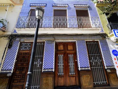 Una de las casas t&iacute;picas y bien conservadas del barrio de El Cabanyal, en Valencia. 