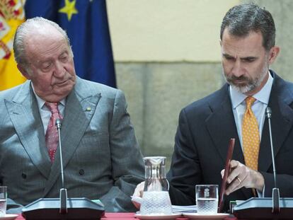 Juan Carlos I y Felipe VI en el Palacio de El Pardo en la reuni&oacute;n de COTEC.