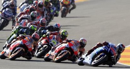 El piloto de MotoGP Jorge Lorenzo lidera la competici&oacute;n del Grand Prix de Cheste, Valencia.