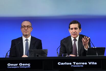 El consejero delegado de BBVA, Onur Genç, y el presidente del banco, Carlos Torres Vila.