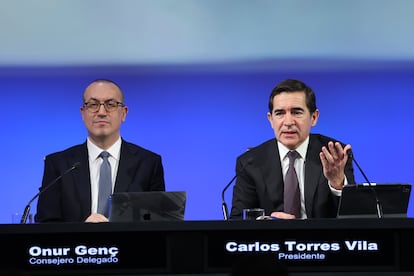 El consejero delegado de BBVA, Onur Genç, y el presidente del banco, Carlos Torres Vila.