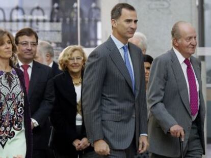 El Rey Felipe VI y don Juan Carlos, a su llegada el acto de la Fundaci&oacute;n Cotec para la Innovaci&oacute;n.