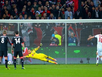 Ibrahimovic, tras marcar del penalti a Leno. 