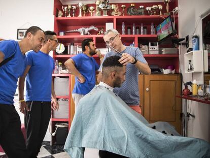 Passengers of the 'Aquarius' begin their new life at a hairdresser