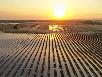 Una imagen de archivo de una planta de energía solar.