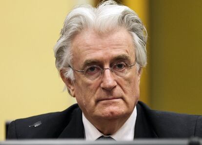 Radovan Karadzic compareix davant del Tribunal Internacional.