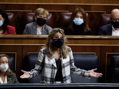 La vicepresidenta segunda del Gobierno y ministra de Trabajo, Yolanda Díaz, durante la sesión de control al Gobierno este miércoles en el Congreso de los Diputados.